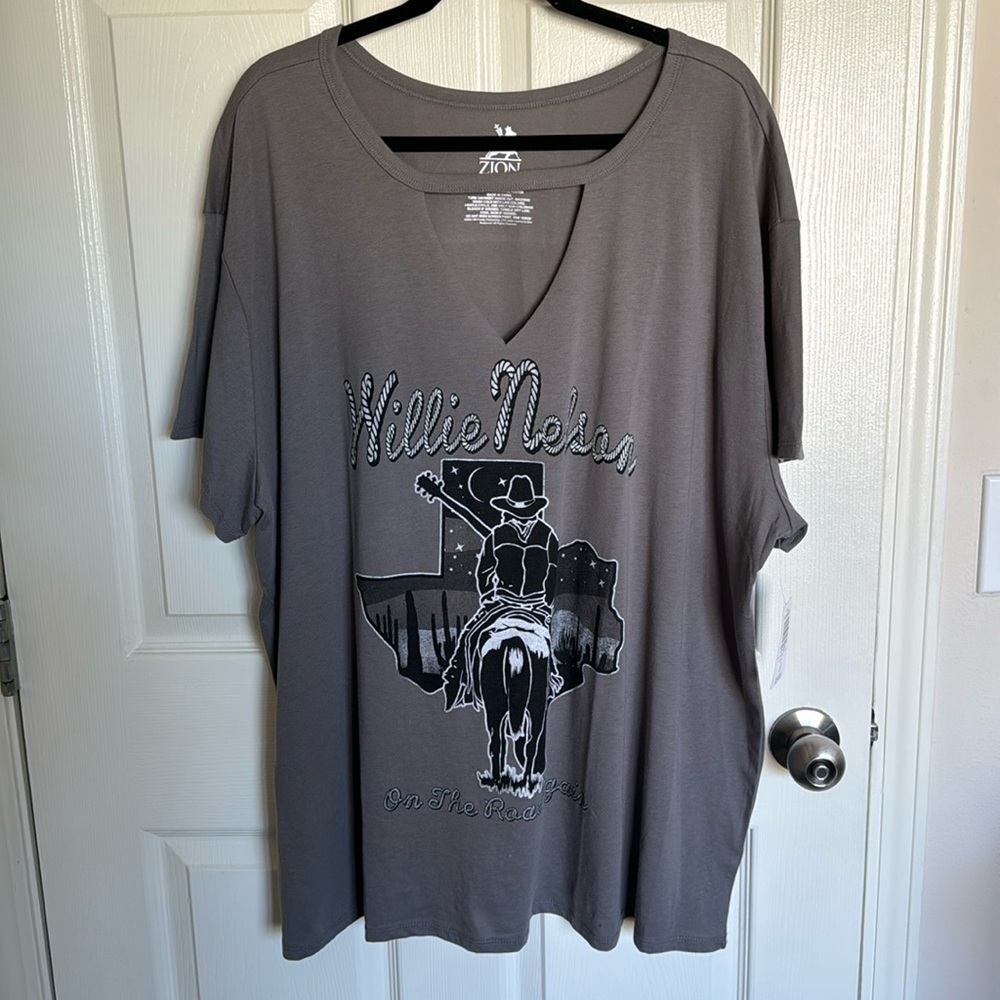 NWT - Willie Nelson tshirt from Torrid. Size 4X.